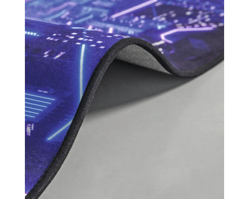 Gros plan sur la surface d''un tapis de souris de jeu avec un motif urbain futuriste