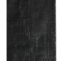 Gros plan sur une toile de paillage noire.