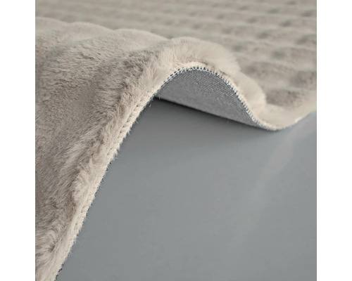 Detailansicht eines hellen Teppichs mit Flor