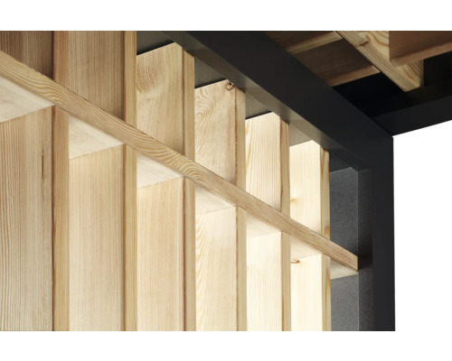 Detailansicht einer Holzkonstruktion mit Balken und Stützen