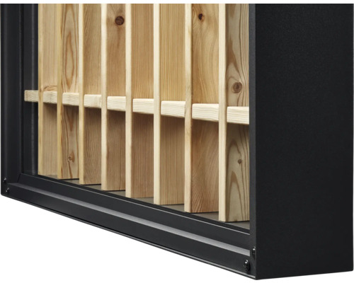 Holzregal mit senkrechten Holzleisten in einem schwarzen Rahmen