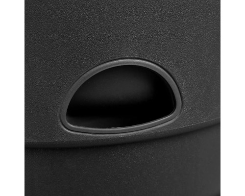 Detailaufnahme einer schwarzen Kunststofftonne mit Griffmulde