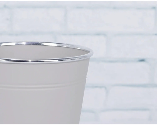 Dekorativer Pflanztopf aus Metall