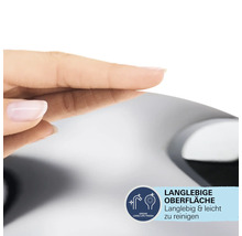 Nahaufnahme einer Hand auf einer langlebigen und leicht zu reinigenden Oberfläche