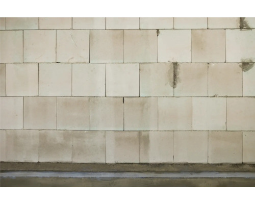 Wand aus Porenbetonsteinen