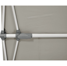 Vue détaillée d''une structure de tente pliante avec pièce de raccordement