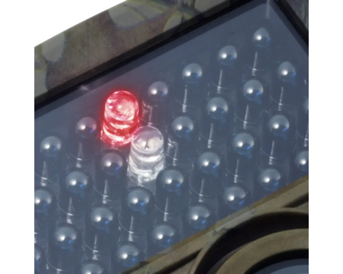 Nahaufnahme von einer Wildkamera mit Infrarot LEDs