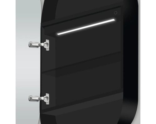 Armoire de toilette ouverte avec éclairage et étagères