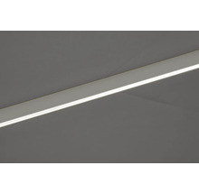 Nahaufnahme einer linearen LED-Deckenleuchte