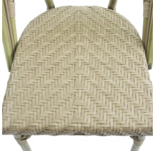 Vue détaillée d''une assise de chaise avec une surface tressée