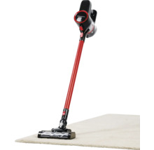 Akkusauger auf einem Teppich