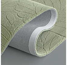 Teppich mit Blattmuster, gerollt
