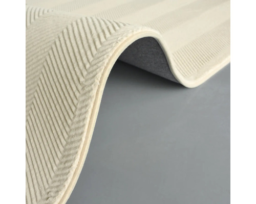 Teppich mit Streifenmuster und Zickzackmuster