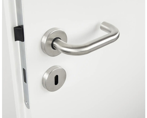 Edelstahl-Türbeschlag mit Schloss auf einer Tür