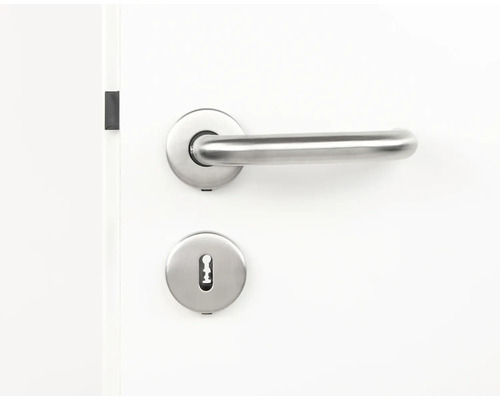 Edelstahl Türgriff und Schlüsselloch auf einer Tür