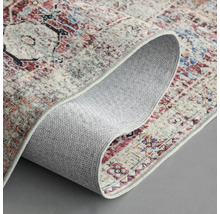 Gerollter Teppich mit gemustertem Design