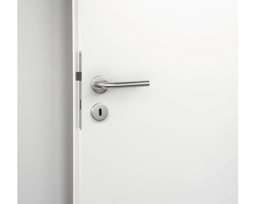 Weiße Innentür mit Türdrücker und Schloss