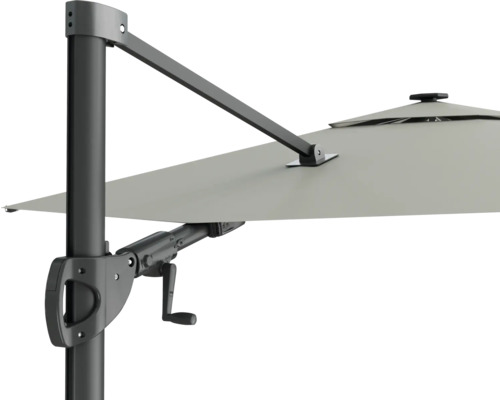 Detailaufnahme eines Gartenschirms mit Kurbelmechanismus