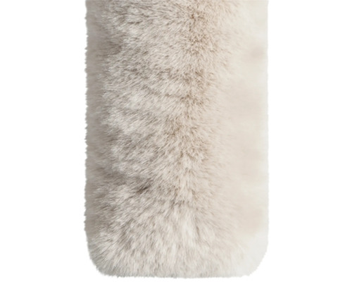 Gros plan d''un arbre à chat avec fourrure synthétique claire