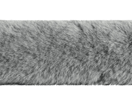 Tapis gris à poils longs