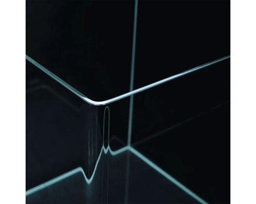 Vue détaillée d''un coin de baignoire en acrylique