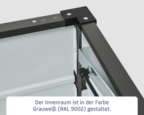 Detailansicht eines grauen Möbelstücks mit Metallelementen und Schrauben