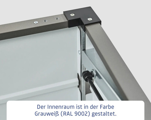 Detailansicht einer grauen Metallkonstruktion mit schwarzem Eckverbinder und Schrauben