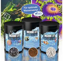 Drei Behälter Microbe-Lift zur Verbesserung der Wasserqualität in Aquarien.