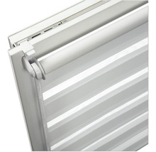 Detailansicht eines Duo Rollos mit Kettenzug zur Fensterdekoration und Lichtregulierung.