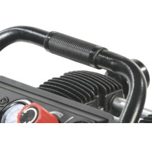 Detailaufnahme eines Kompressors mit Griff, Manometer und Einstellknopf