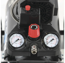 Detailansicht eines Kompressors mit Manometern und Reglern