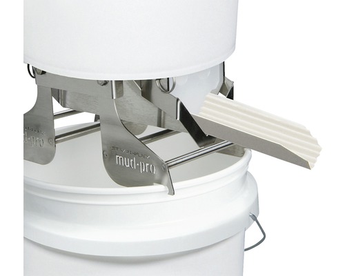 Accessoire de mélange de peinture Stir-Pro Flex sur seau de peinture