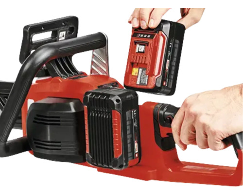 Tronçonneuse à batterie avec batterie insérée et séparée