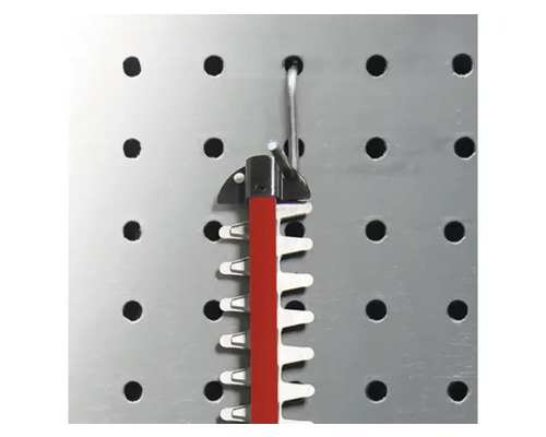 Heckenscherenmesser auf Lochwand