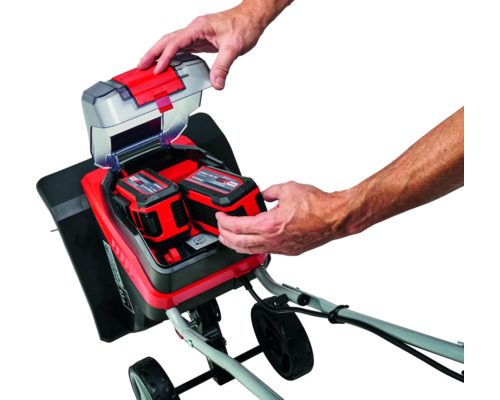 Aufsicht auf einen Akku-Rasenmäher mit zwei eingesetzten Akkus