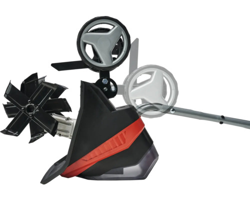 Detailansicht einer Gartenfräse mit Rädern und Fräsmessern.