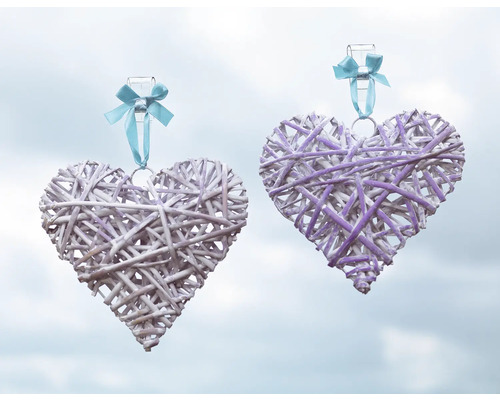 Zwei geflochtene Deko-Herzen mit Schleife zum Aufhängen