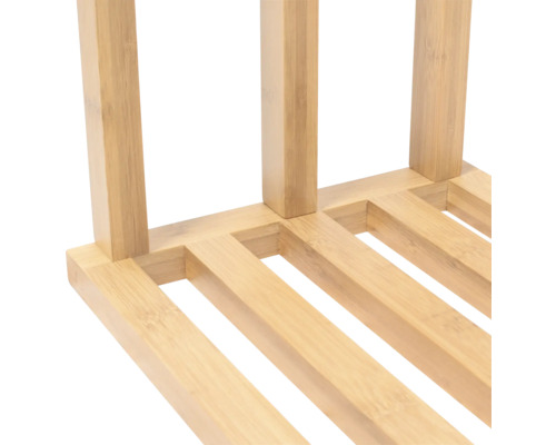 Detailansicht eines Holzregals