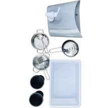 Batterie de cuisine de camping avec bidon d''eau, casseroles, louche, fouet et récipient