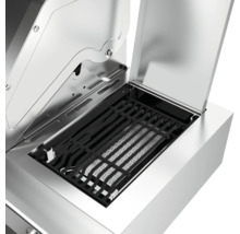 Vue détaillée d''un gril en acier inoxydable avec couvercle ouvert et grille