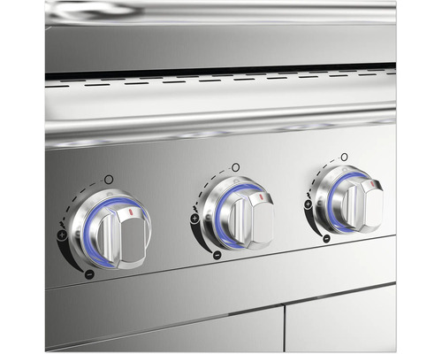 Nahaufnahme von drei silberfarbenen Drehknöpfen an einem Grill.