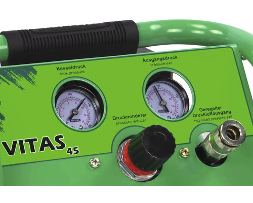 Gros plan du panneau de commande d''un compresseur Vitas 45 avec manomètres et régulateur de pression