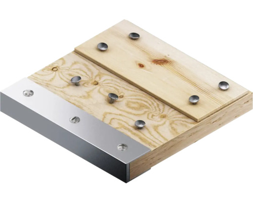 Planche en bois avec bande métallique et fixations