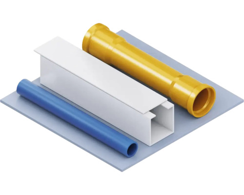 Tuyaux en plastique et goulottes de câbles sur une surface grise