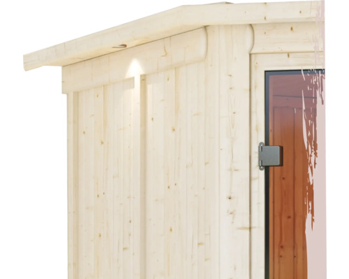 Detailansicht einer Holzsauna mit Tür