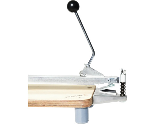 Appareil de découpe pour matériaux isolants avec levier et plaque de support