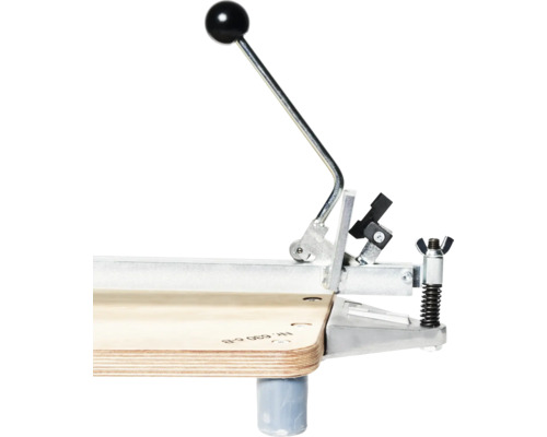 Gros plan d''une machine de coupe à levier pour stratifié