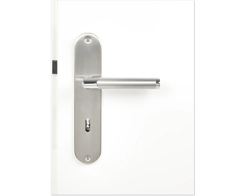 Poignée de porte en acier inoxydable sur une porte blanche