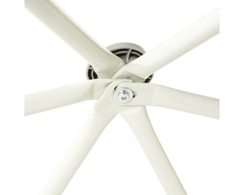 Detailaufnahme der Rohrverbindung eines Möbelstücks mit Schraube