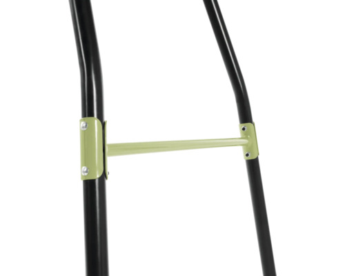 Detailaufnahme eines Metallgestells mit Querstrebe